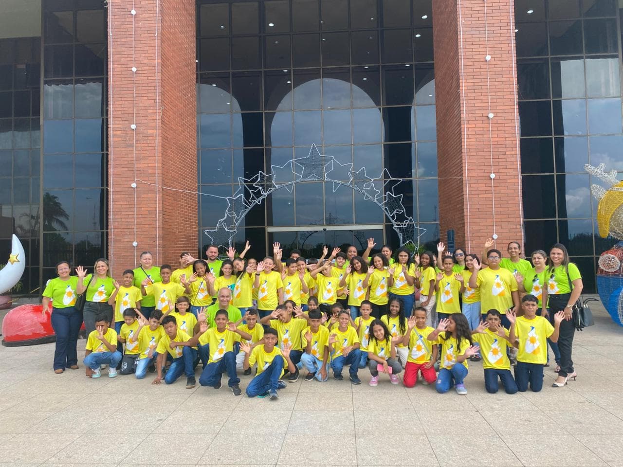 Foto da notícia: Passeio na capital Palmas foi a 1ª viagem da vida de muitos alunos de escola pública em Guaraí