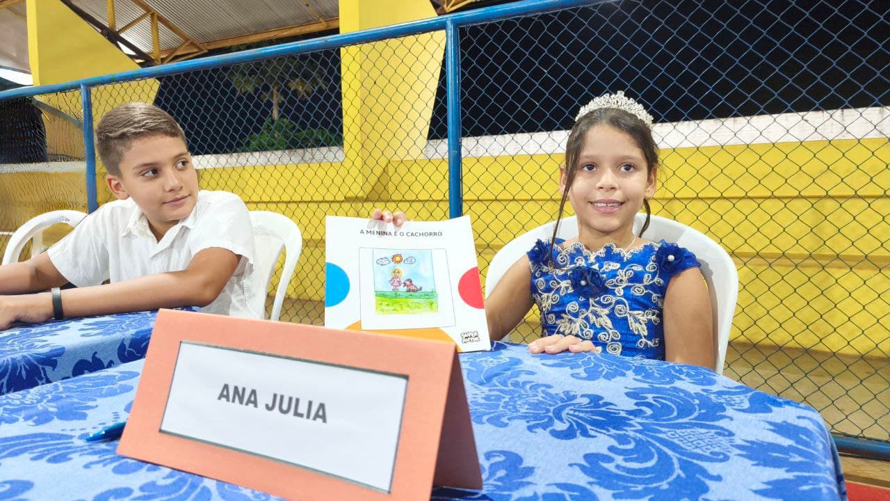 Foto da notícia: Noite de autógrafos celebra autores mirins no Leôncio Miranda; mais de 280 publicaram livros