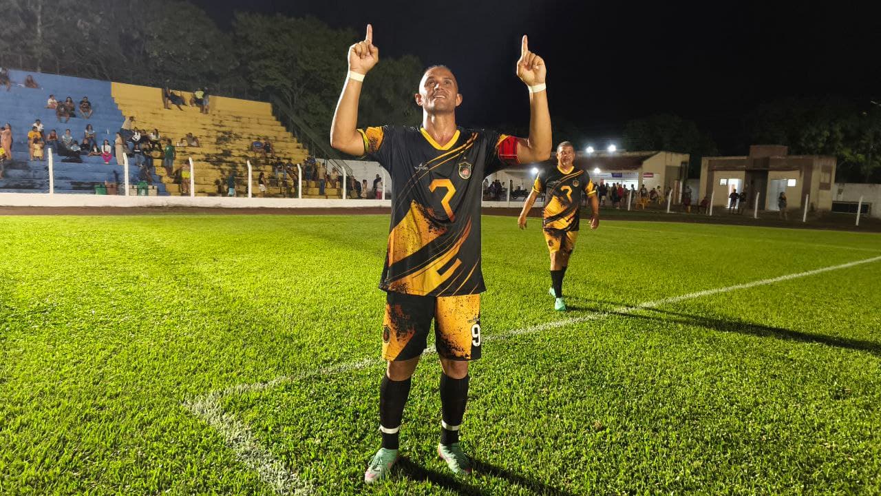 Foto da notícia: Lobão máster atropela Colméia no Delfinão (5x0) com ‘hat-trick’ de Pedro Panca, agora com 11 gols