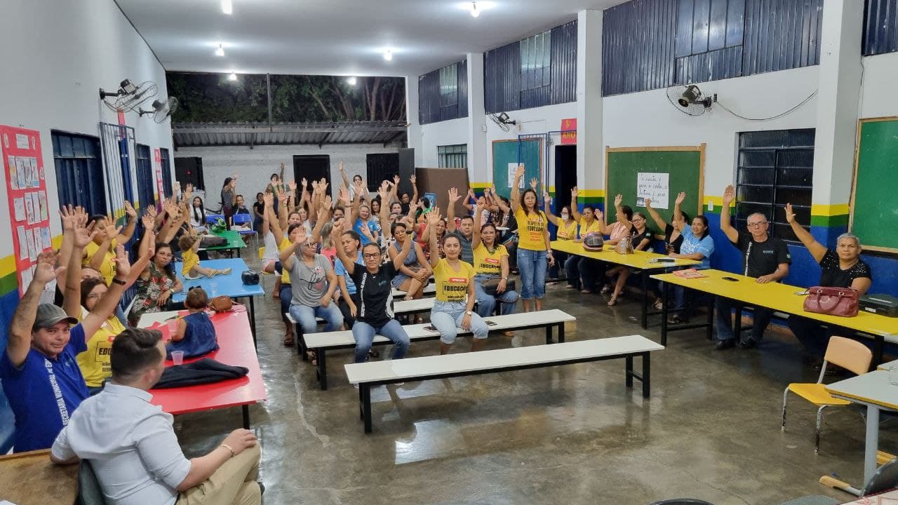 Imagem da notícia: Sem acordo em relação ao Piso e com PCCR defasado, professores de Guaraí deflagram greve