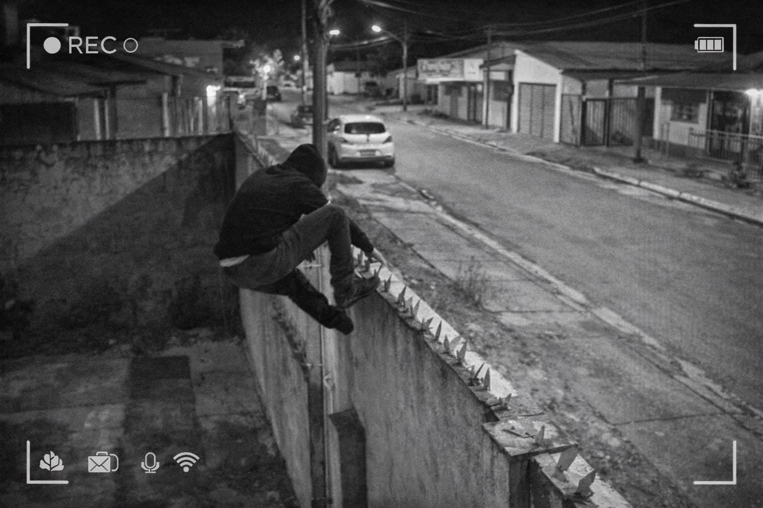 Foto da notícia: Ladrão invade comércios e residências de Guaraí para furtar cerveja, carnes, whisky e cigarros