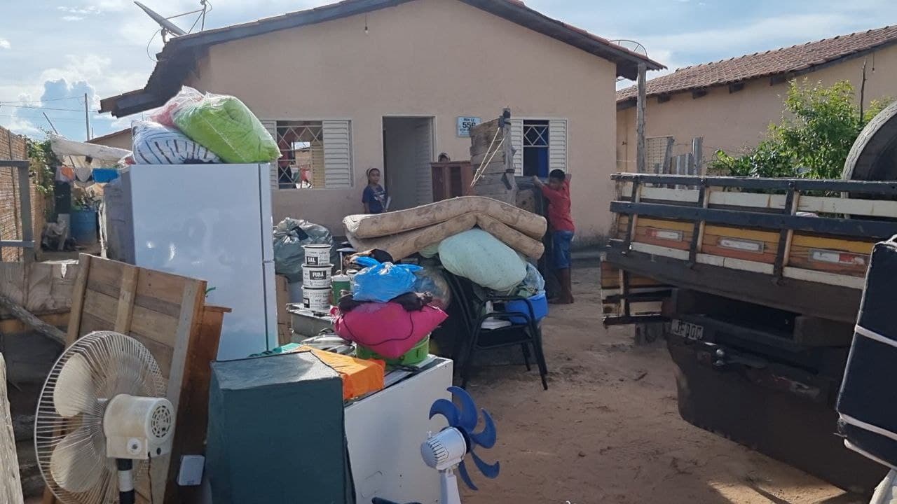 Imagem da notícia: Família despejada no Alto Bonito é acolhida em novo lar temporário cedido pela Prefeitura de Guaraí