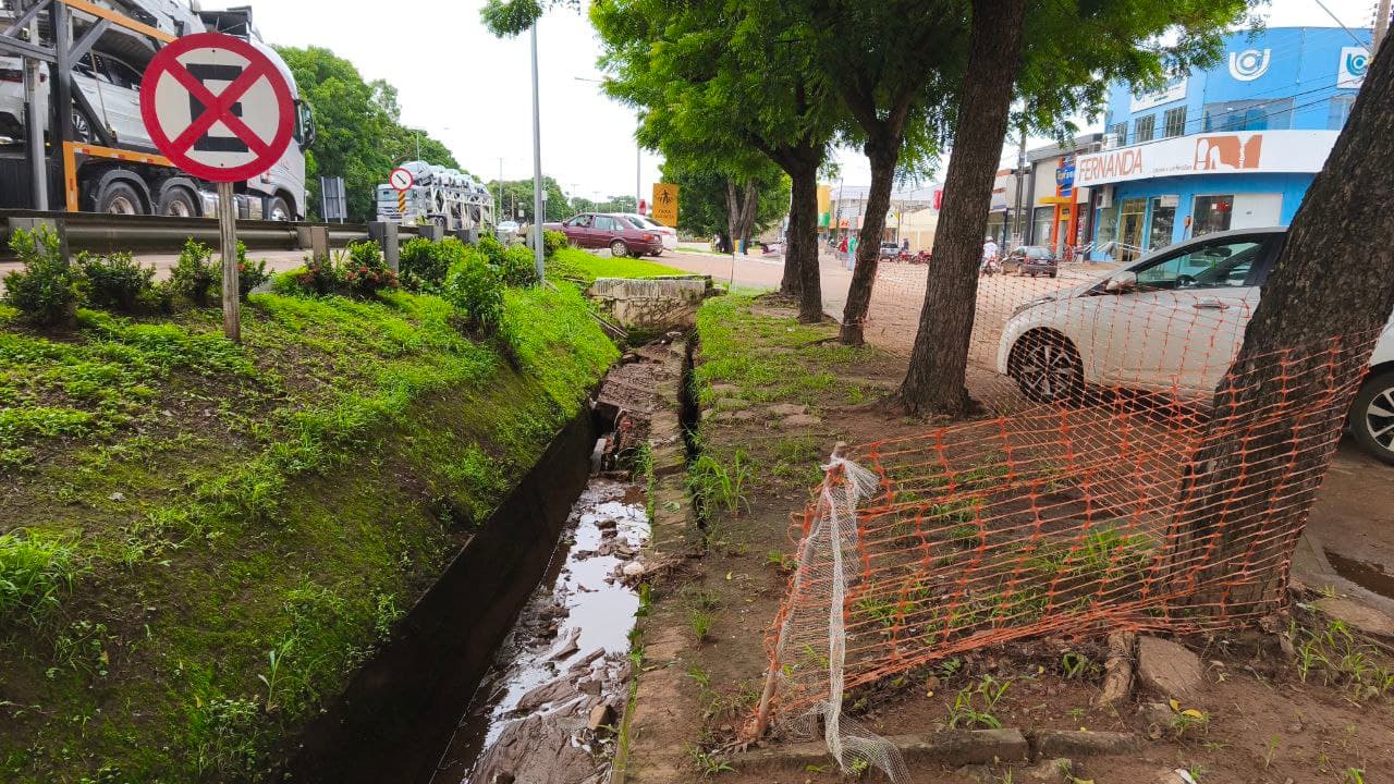 Foto da notícia: Desmoronamento de galeria pluvial em Guaraí gera preocupação; trecho já é afetado por alagamentos