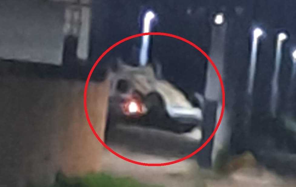 Foto da notícia: Servidor tomba viatura no pátio da Unidade Penal de Guaraí; ele foi socorrido por colegas