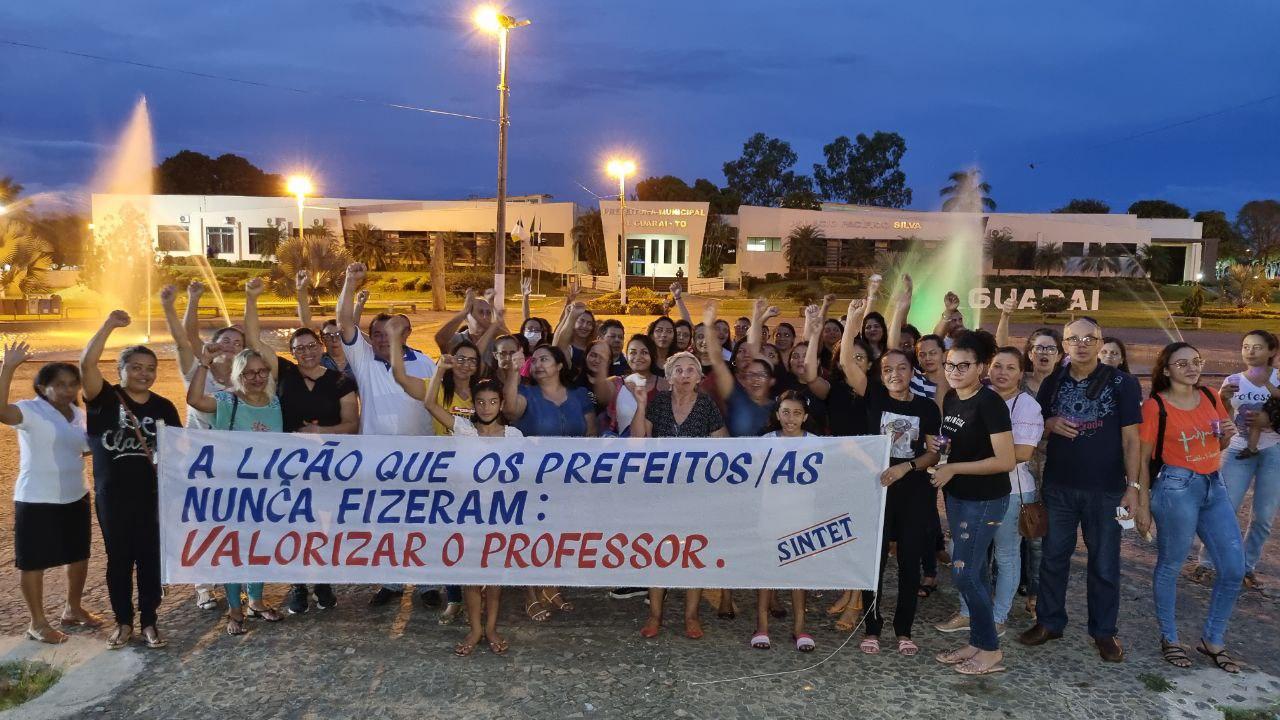 Professores de Guaraí promovem “piquenique do piso” e cobram direito aos 33,24% de reajuste