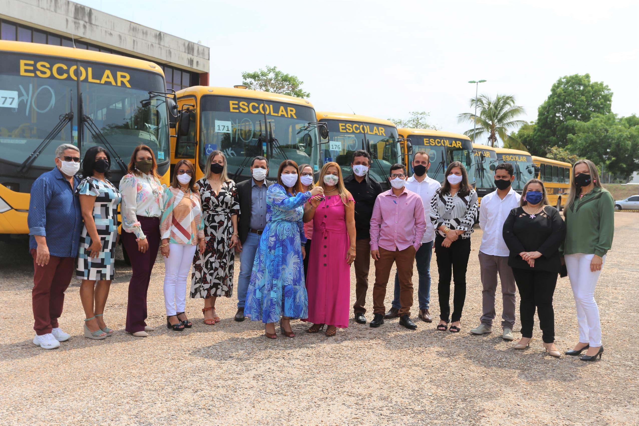 Governo promove entrega de ônibus para 13 diretorias de ensino, incluindo a de Guaraí