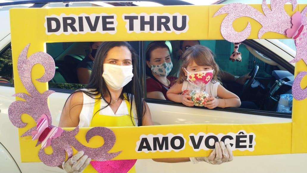 Escola de Guaraí promove drive thru para aproximar alunos afastados por conta da pandemia