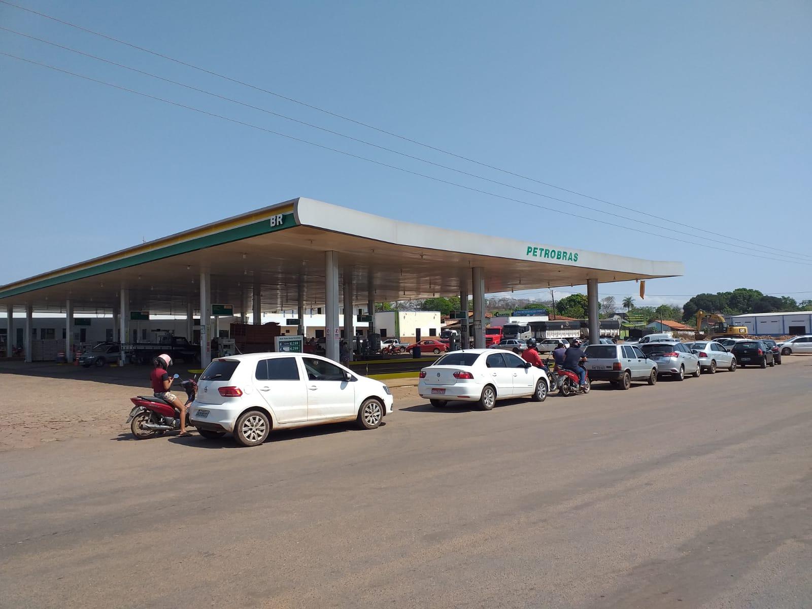 Bloqueios nas rodovias geram filas e corrida aos postos de combustíveis também em Guaraí