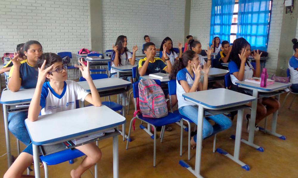 Colégio Estadual de Guaraí recebe moção de aplausos por incentivo ao ensino de LIBRAS