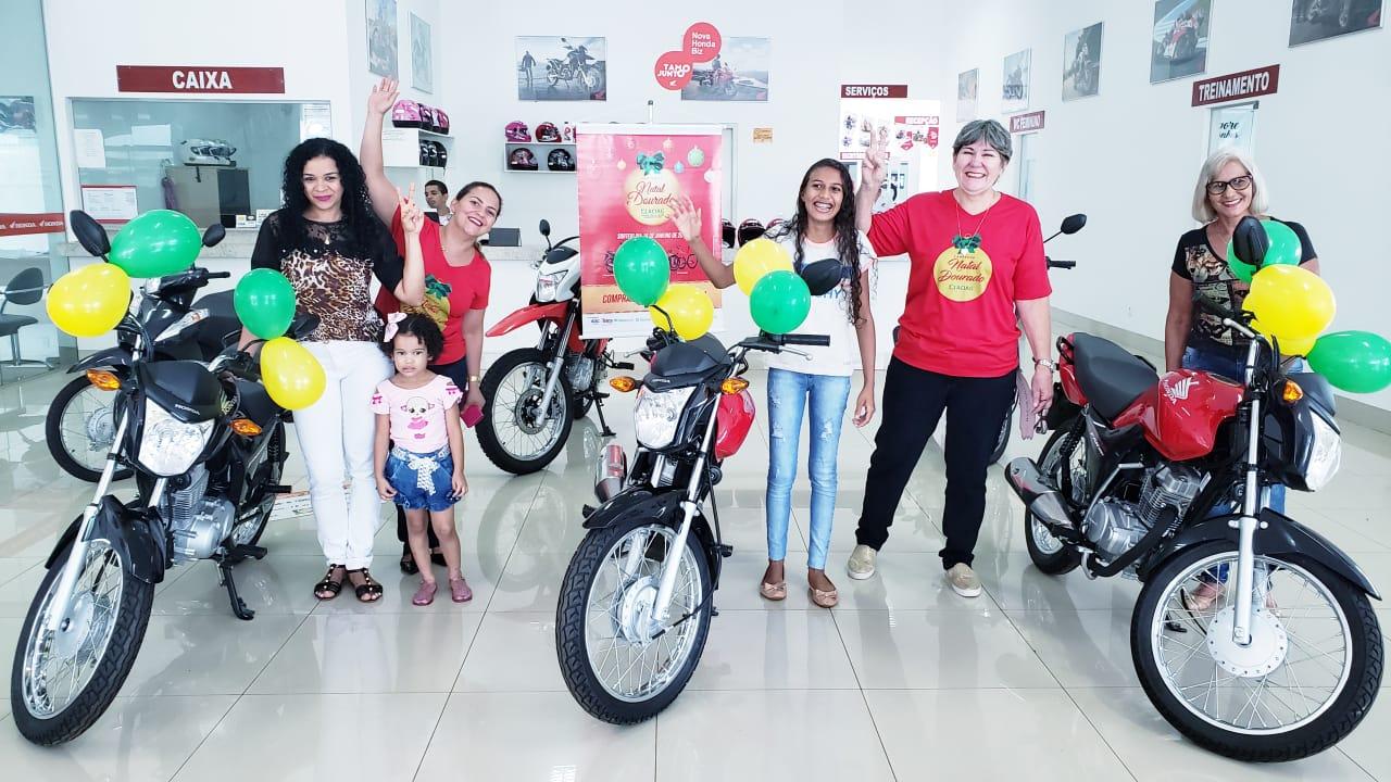ACIAG entrega motos da campanha Natal Dourado 2018 e planeja carro 0KM para 2019