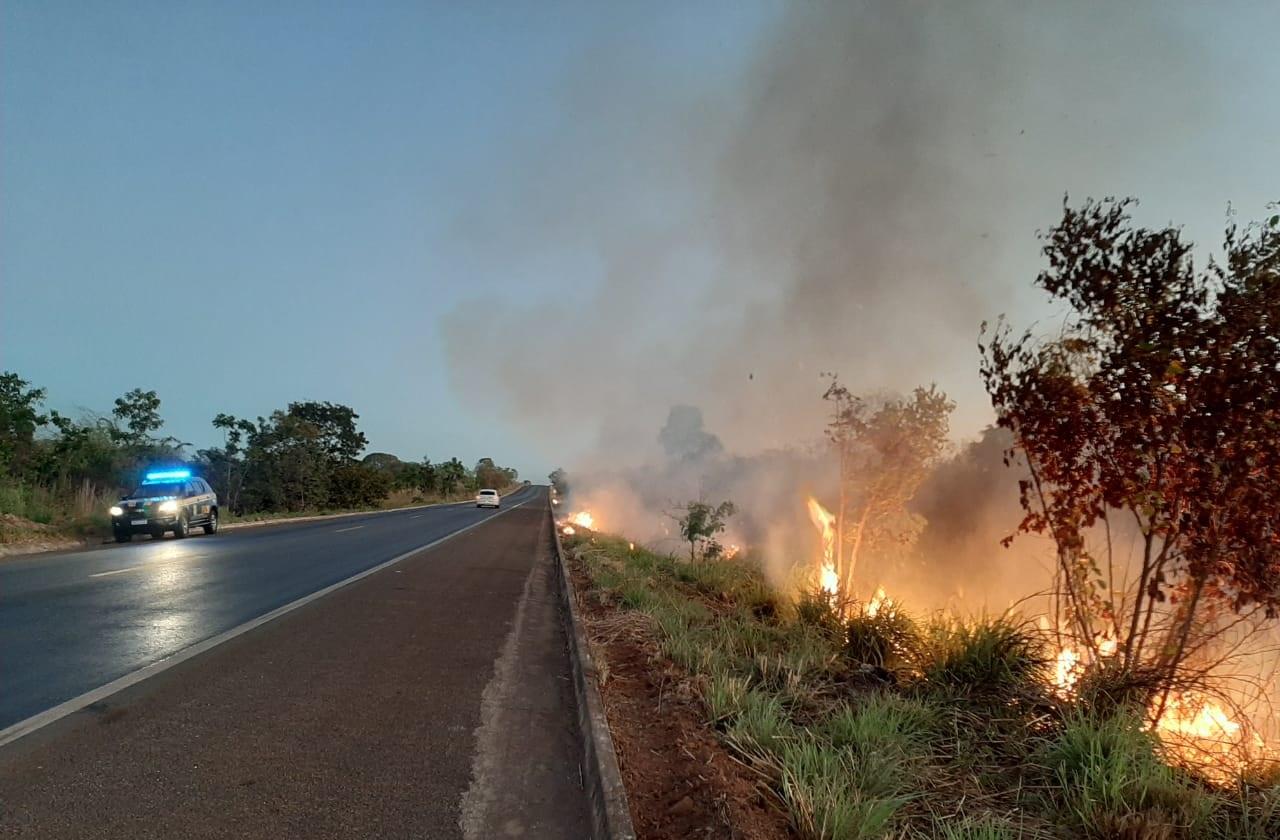 PRF prende homem que ateava fogo na vegetação às margens da BR-153, próximo à Guaraí