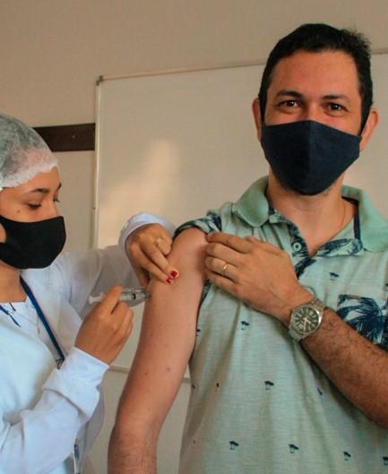 826 trabalhadores da educação devem receber a 1ª dose da vacina contra a Covid-19 em Guaraí