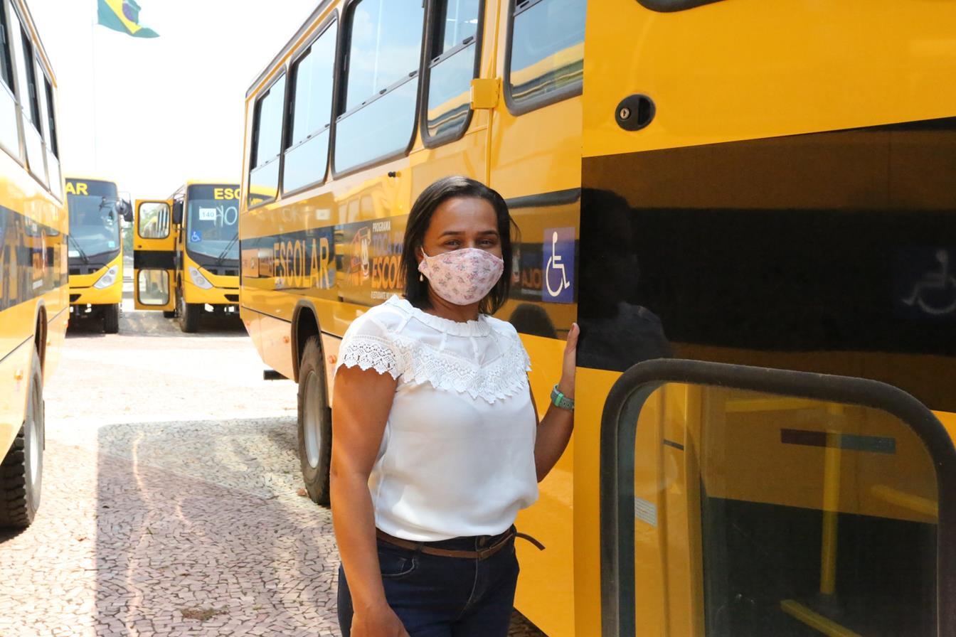 APAE de Guaraí é beneficiada com ônibus escolar novo, entregue pelo Governo do Estado