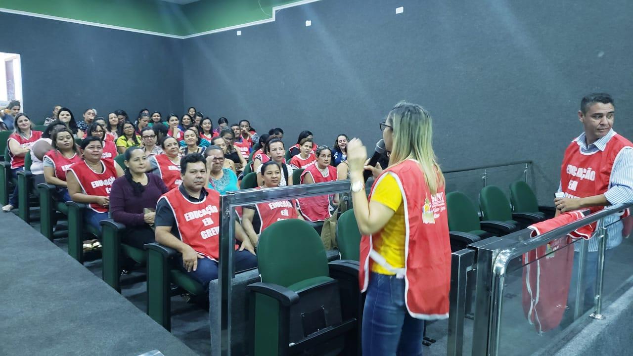 Maioria dos efetivos que atuam em sala aderem à greve da educação municipal de Guaraí