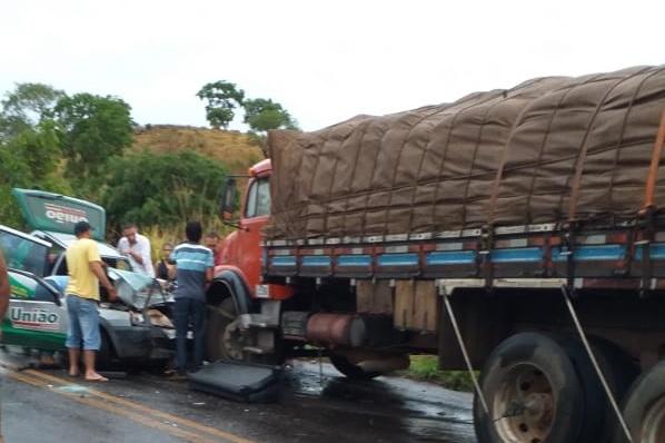 Duas pessoas ficam feridas após colisão na rodovia TO-336, próximo ao município de Guaraí