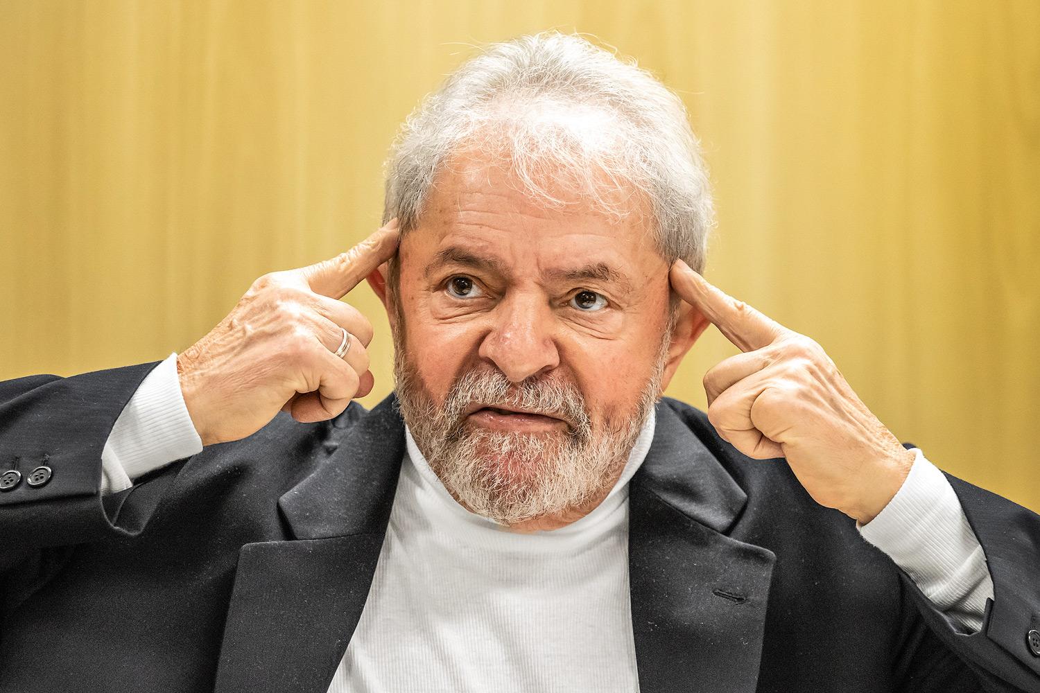 Após 580 dias, ex-presidente Lula é solto e poderá agora responder processo em liberdade