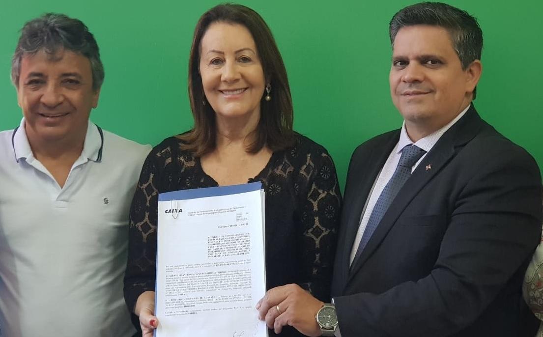 Prefeita Lires assina contrato milionário para modernização da gestão com a Caixa Econômica