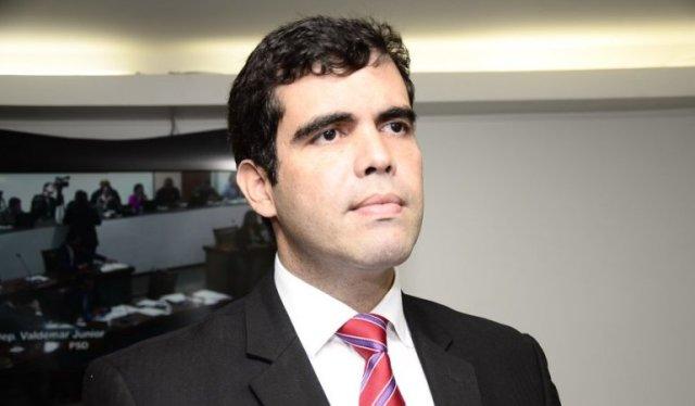 Ricardo Ayres solicita emenda de R$ 100 mil visando compra de ambulância para o HRG